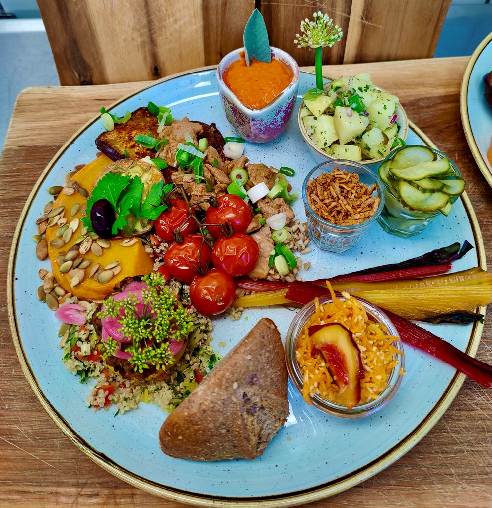 Frokost og gåtur ved havet