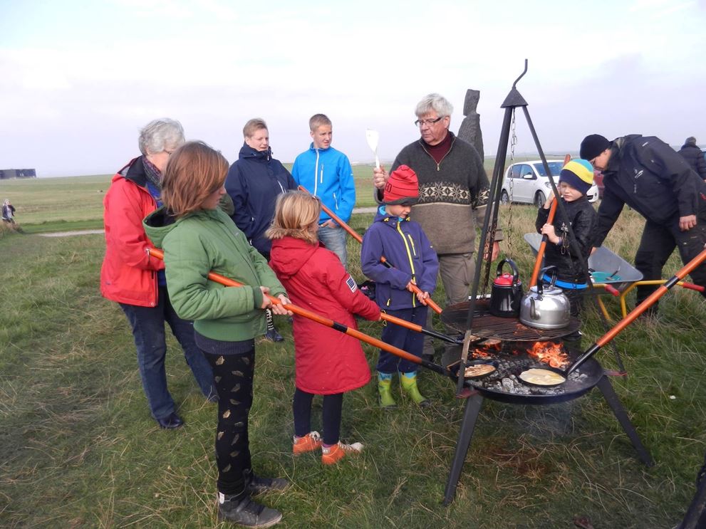 BAG DIN EGEN PANDEKAGE OVER BÅL I FYRHAVEN PÅ BOVBJERG FYR