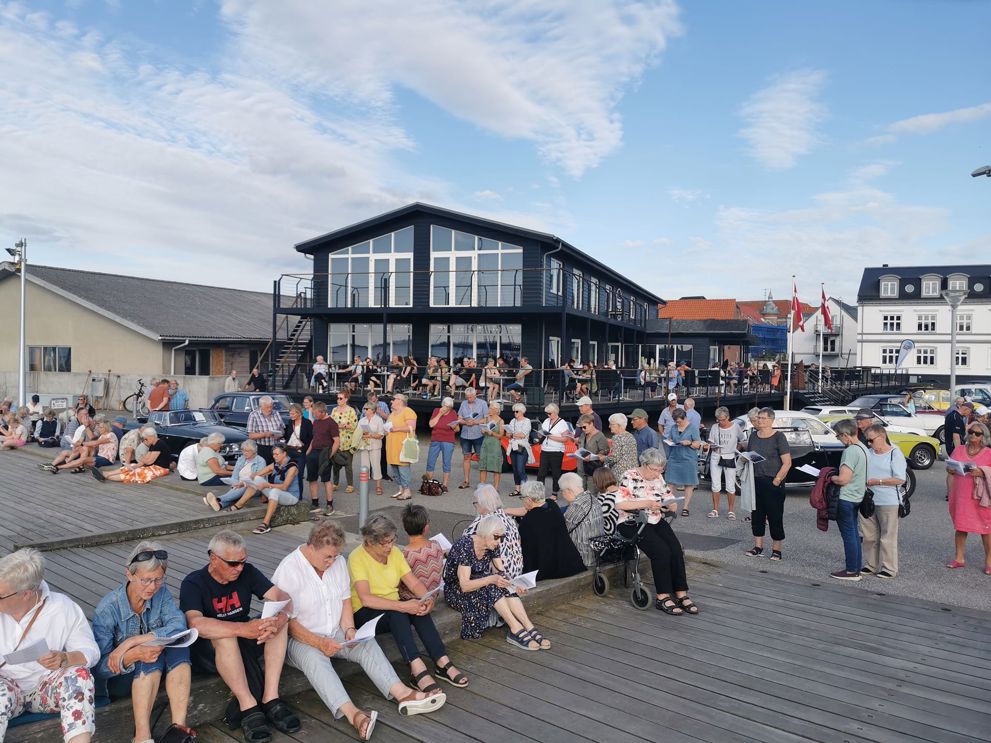 Solnedgangssang på Lemvig Havn 